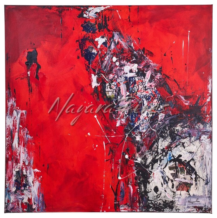 Pintura abstrata em vermelho intenso com núcleo de gestos em preto, branco e azul e texturas acumuladas
