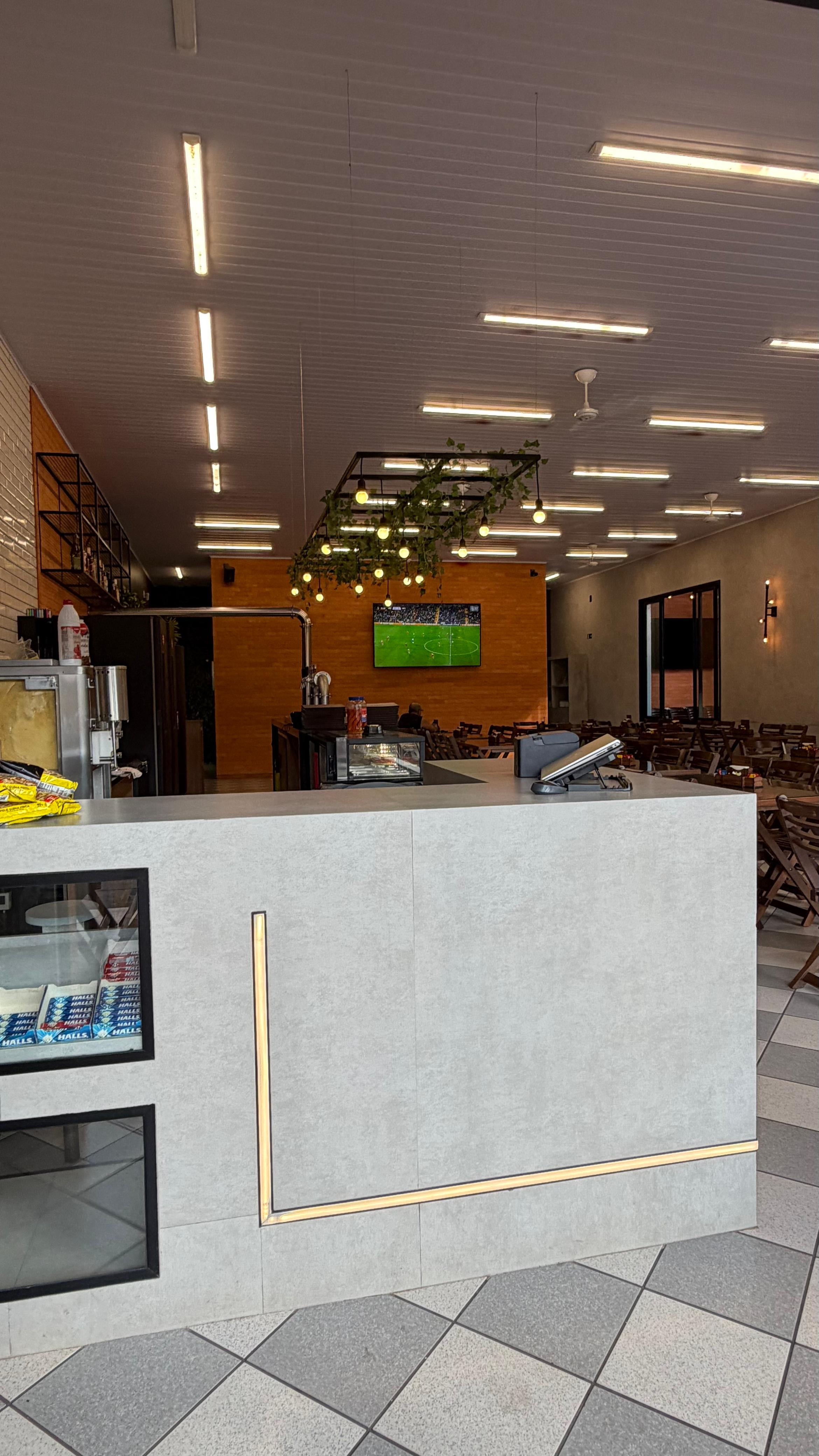 Restaurante Santo Fogo em Espírito Santo do Turvo — ambiente pós-reforma